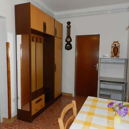 Apartment In Pula/istrien 17355 Pula